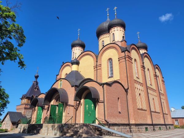 Pjuhticas Dievmātes Aizmigšanas klosteris, Igaunija