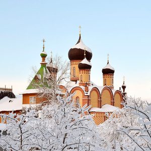 Pjuhticas Dievmātes Aizmigšanas klosteris, Igaunija-uz Jēzus Kristus Piedzimšanas svētkiem